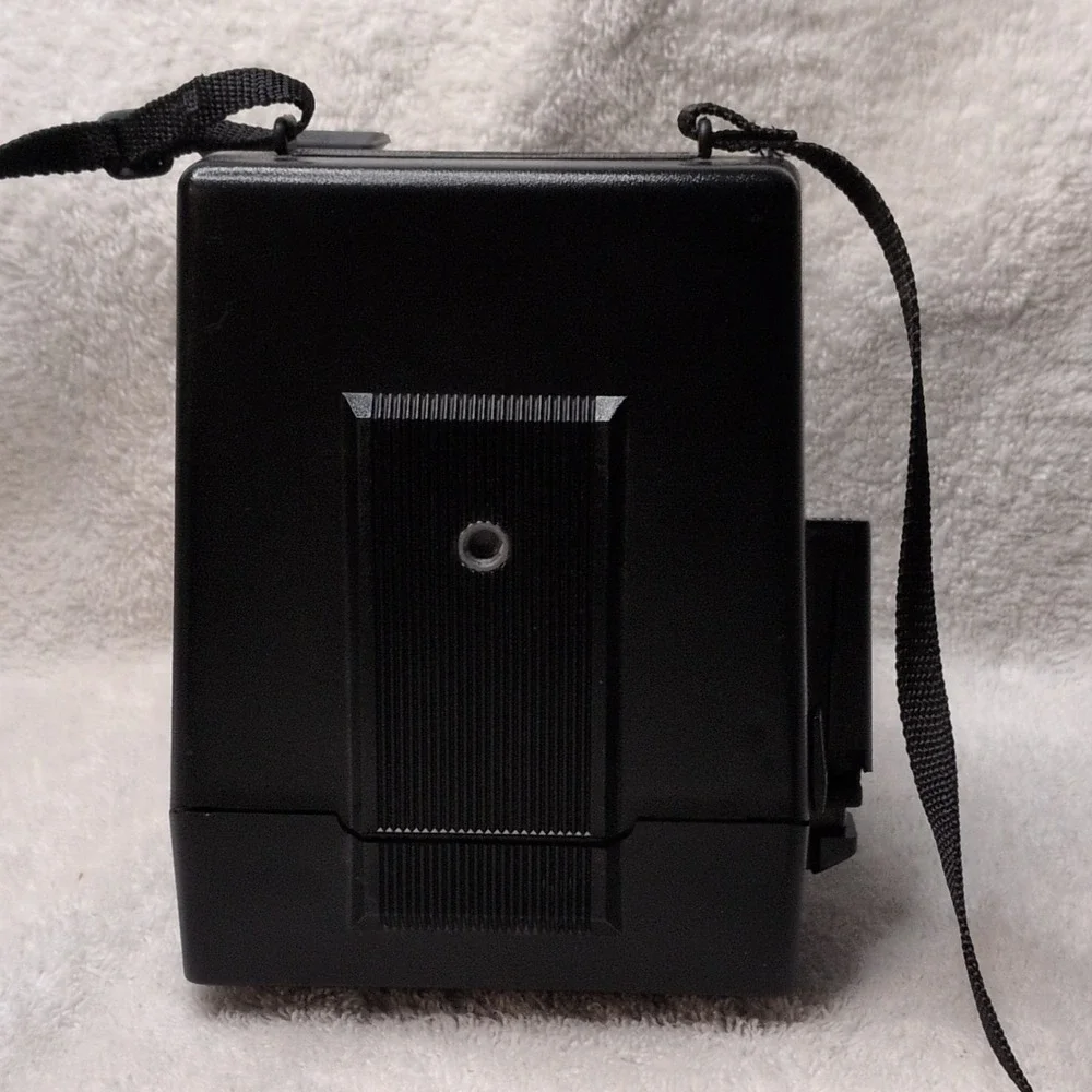 Polaroid Sun 660 Autofocus Instant Film Camera Vintage Black  w/Strap Not Tested